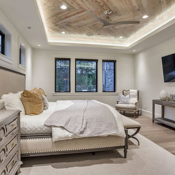 E Builders - The Snow Crest Estate - Master Bedroom