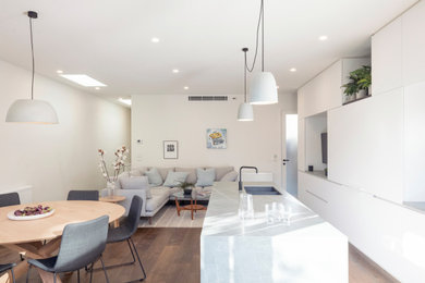 Photo of a contemporary living room in Melbourne.