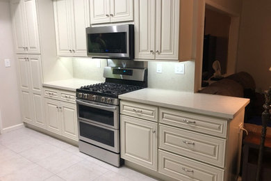 Inspiration for a timeless kitchen remodel in Los Angeles