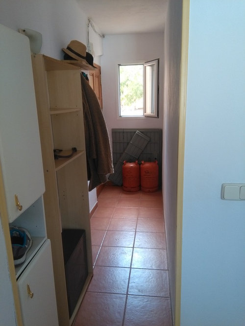 Help Decorating Narrow Entryway And Awkward Dead Space In Front Of Kit