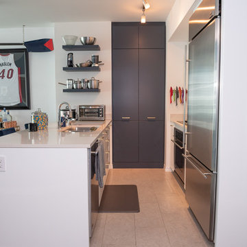Modern Kitchen Remodel Done in White Gloss and Midnight Blue