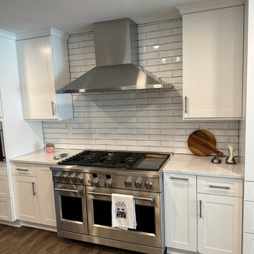 Showplace EVO Parkside Kitchen in White II & Gauntlet Gray