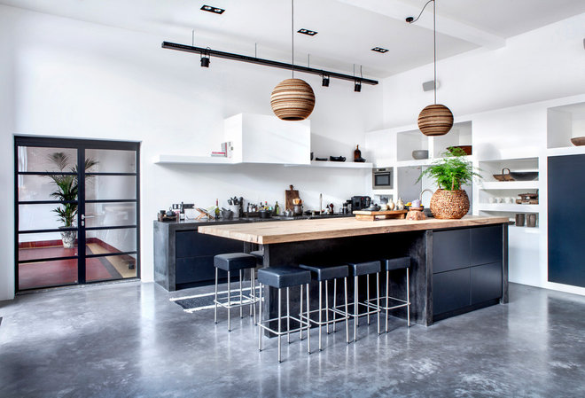 Industrial Kitchen by ATELIER SPACE
