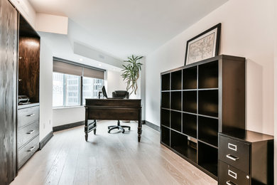 Elegant home office photo in Toronto