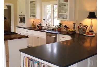 Kitchen - traditional kitchen idea in DC Metro