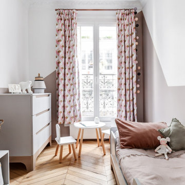 Un appartement moderne & graphique aux tonalités naturelles