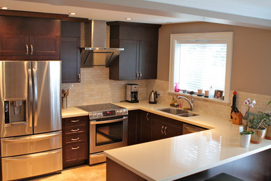 Example of a classic kitchen design in Toronto