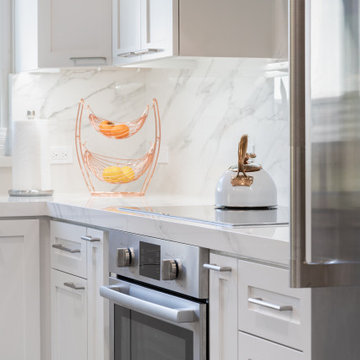 Bright and Sleek Modern Kitchen
