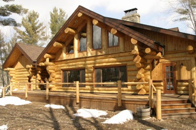Example of a classic exterior home design in Toronto
