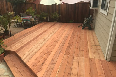 Inspiration for a mid-sized timeless backyard deck remodel in San Francisco with no cover