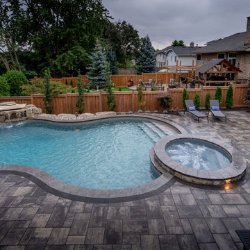Cuved Pool with Water Feature