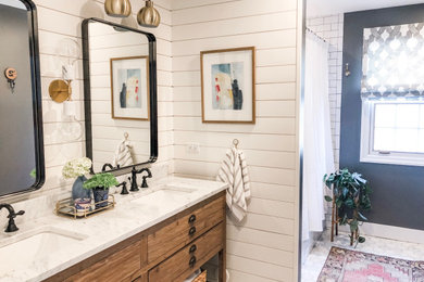 Inspiration for a small cottage kids' bathroom remodel in Chicago