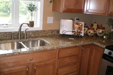 Example of a kitchen design in Jacksonville
