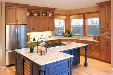 Kitchen - large traditional kitchen idea in Portland