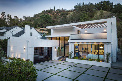 Photo of a contemporary exterior in Los Angeles.