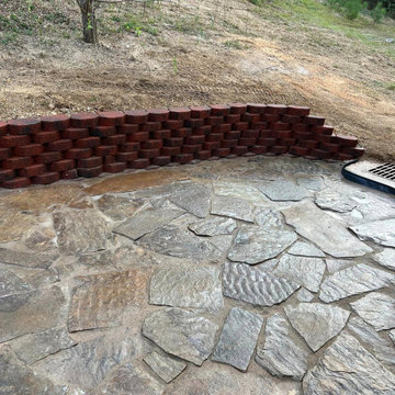 Retaining Wall with Flagstone