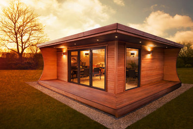 Photo of a medium sized contemporary garden shed and building.