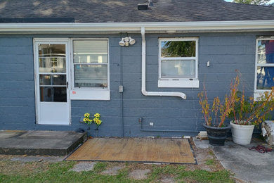 Example of an exterior home design in Wilmington