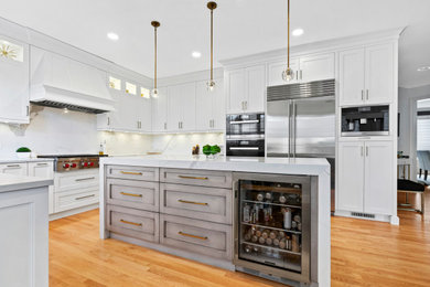 Eat-in kitchen - large contemporary eat-in kitchen idea in Chicago with shaker cabinets, white cabinets, quartz countertops, an island and white countertops