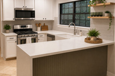 Transitional kitchen photo in Houston