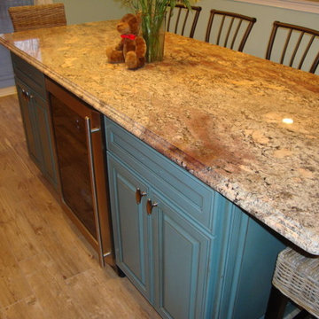 Traditional Two Tone Kitchen