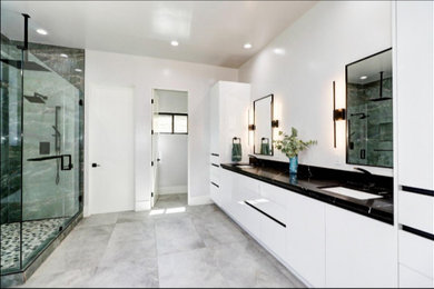 Bathroom - modern bathroom idea in Sacramento