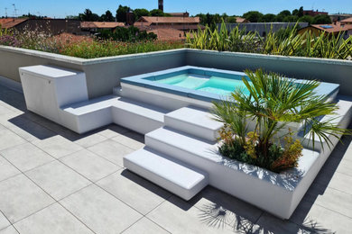 Immagine di una piccola terrazza minimalista sul tetto e sul tetto