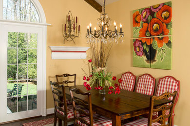 Dining room photo in DC Metro