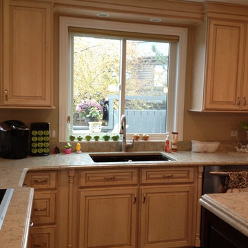 Shuler Cabinetry - Princeton Door Maple Champaign w/burnt sienna glaze