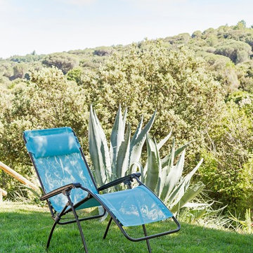 R Clip Relaxation Armchair in Backyard