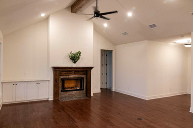 Example of a living room design in Austin