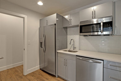 Kitchen - contemporary kitchen idea in Portland
