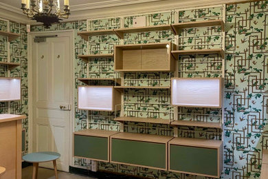 Cette image montre une maison design.