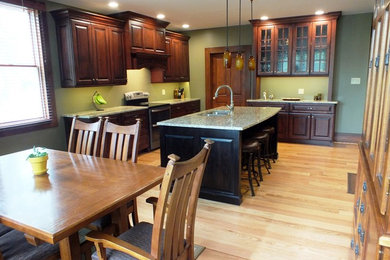 Example of a cottage kitchen design in Cincinnati