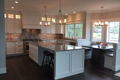 Inspiration for a transitional kitchen remodel in Detroit