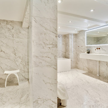 Badeværelse i italiensk, klassisk Carrara marmor