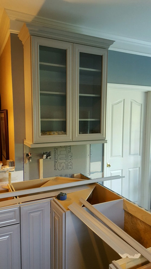 Kitchen Pulls vs Knobs