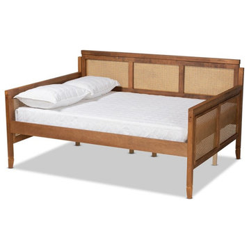 Bowery Hill Modern Rattan Full Size Daybed with Spade Feet in Walnut