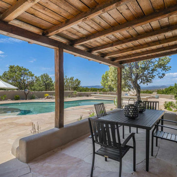 La Tierra Soft Contemporary Home
