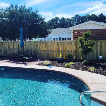 Shadowbox fence with trim