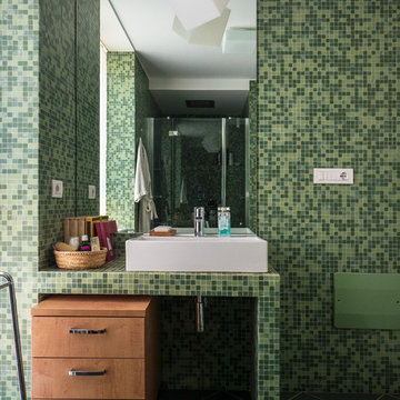 Il verde e la luce in un bagno rilassante
