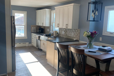 Kitchen - kitchen idea in Philadelphia