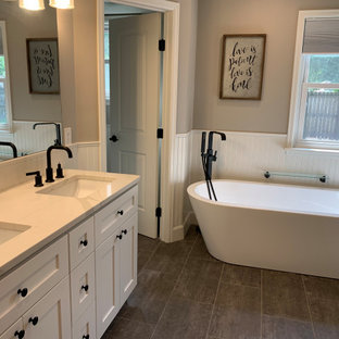 75+ Badezimmer mit Vinylboden und Laminat-Waschtisch Ideen & Bilder