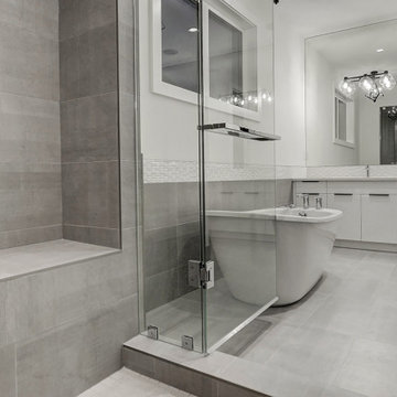 2627 Lionel Cres