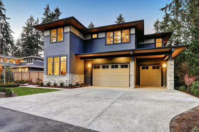 Example of an exterior home design in Orange County