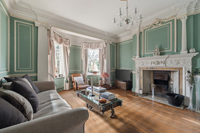 Traditional living room in London.