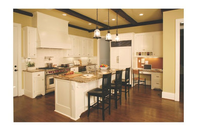 Kitchen - traditional kitchen idea in Atlanta