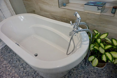 Inspiration for a modern bathroom remodel in Toronto