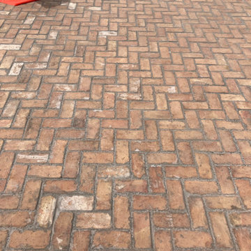 Jupiter Island Chicago Brick driveway with Precast boarders. Stone Faced Home