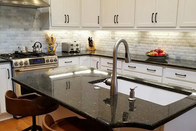Kitchen photo in Nashville
